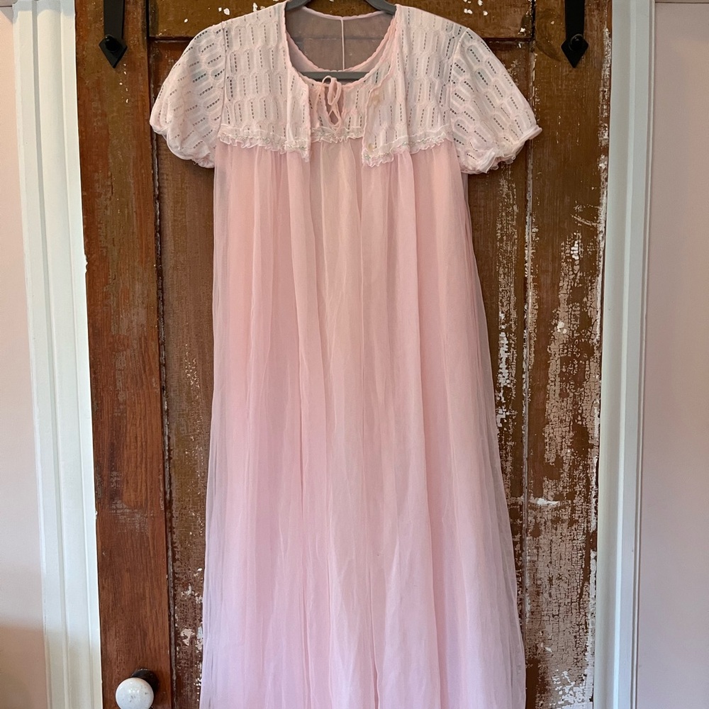 Vintage Chic Pink lingerie set 1950s